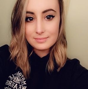 Meet your Posher, Cassandra